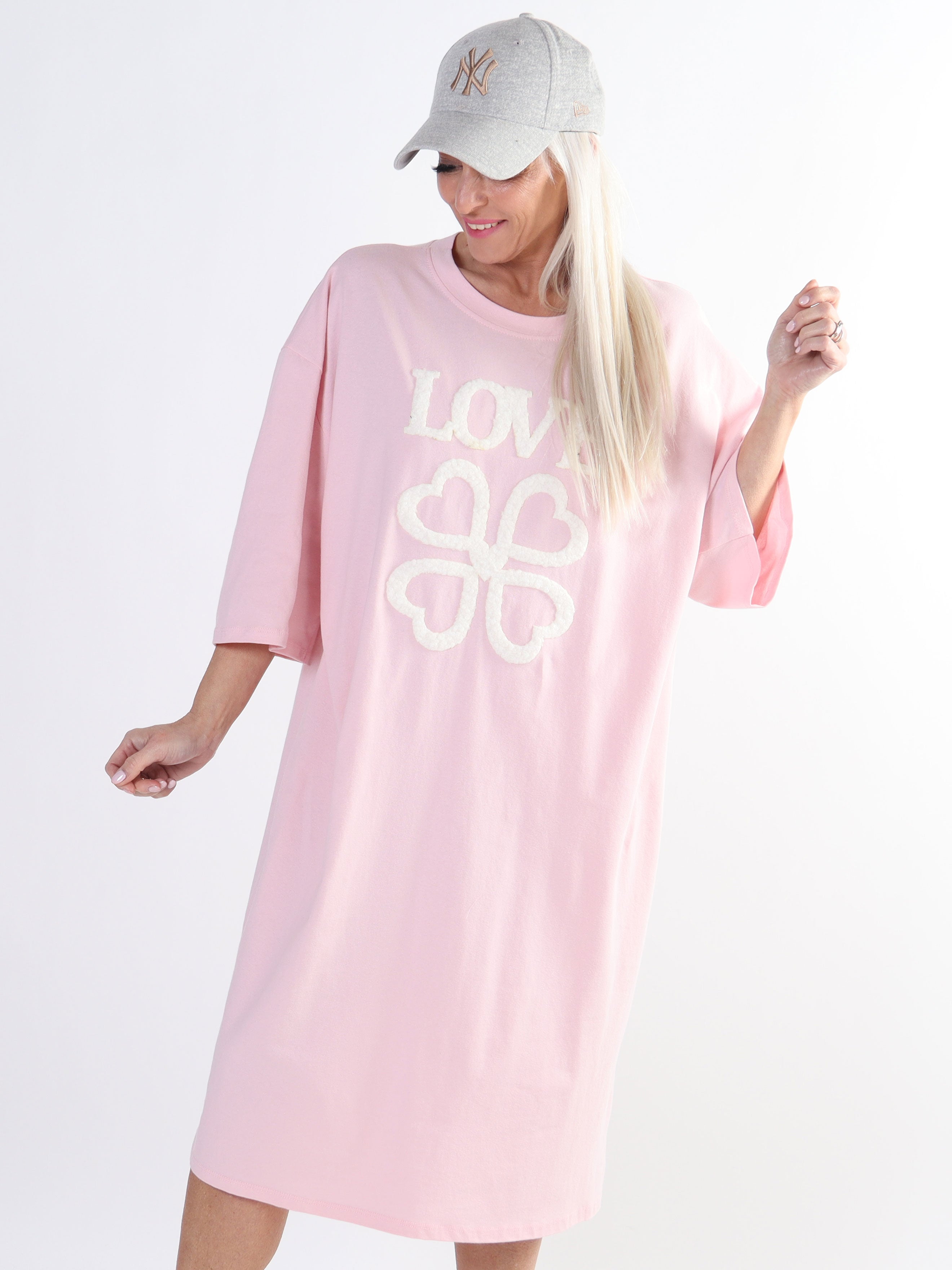 Love - Plus size t-shirtkjole i bomuld med skrift og hjerter